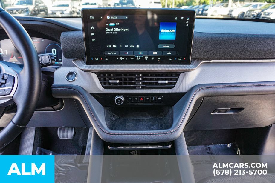 Used 2025 Ford Explorer Active RWD image 41
