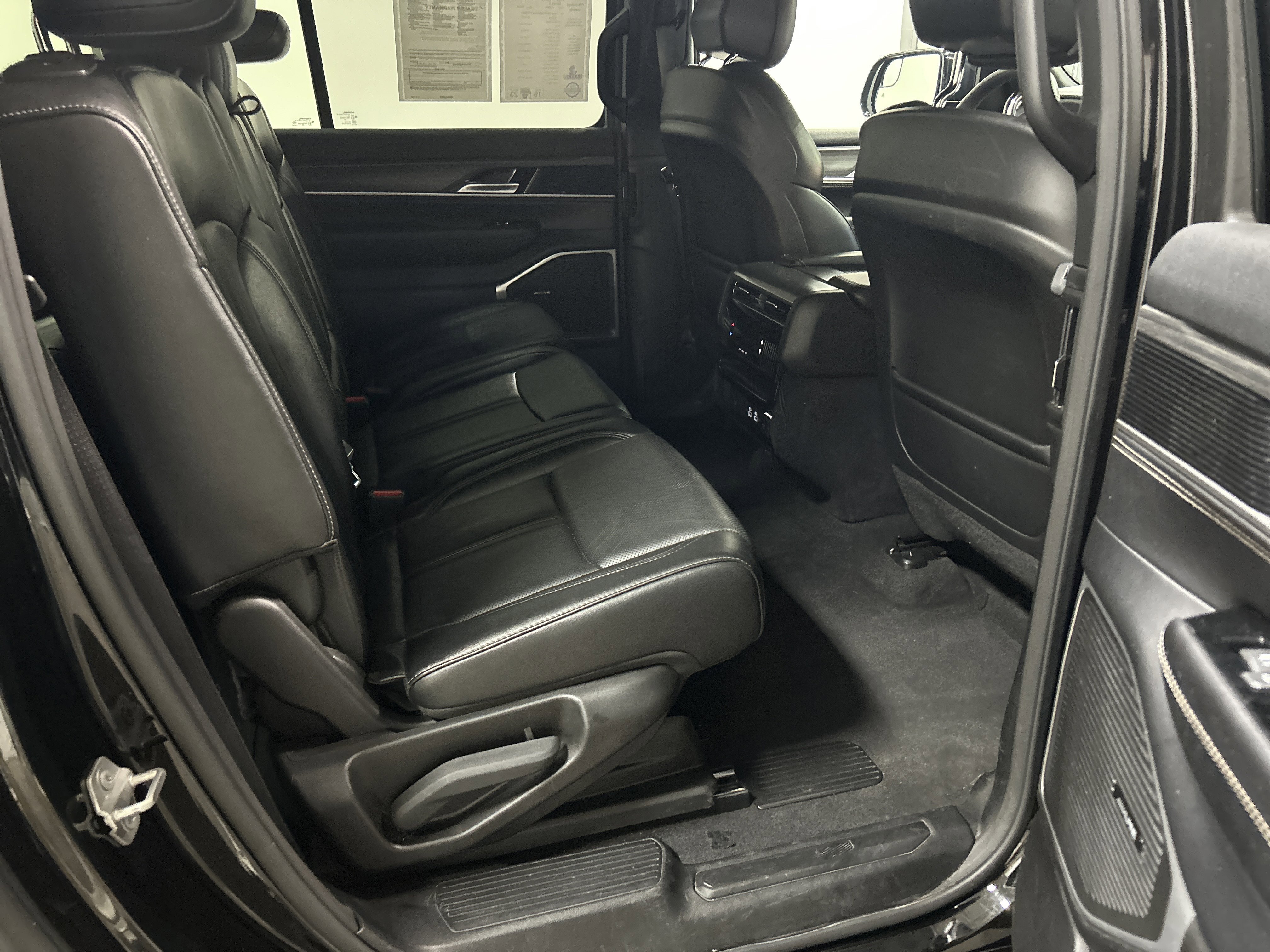 Used 2023 Jeep Wagoneer L Series II image 33