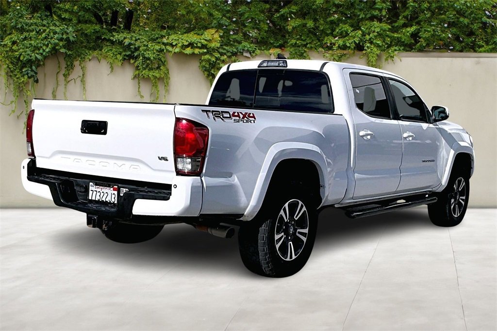 Used 2017 Toyota Tacoma TRD Sport image 5