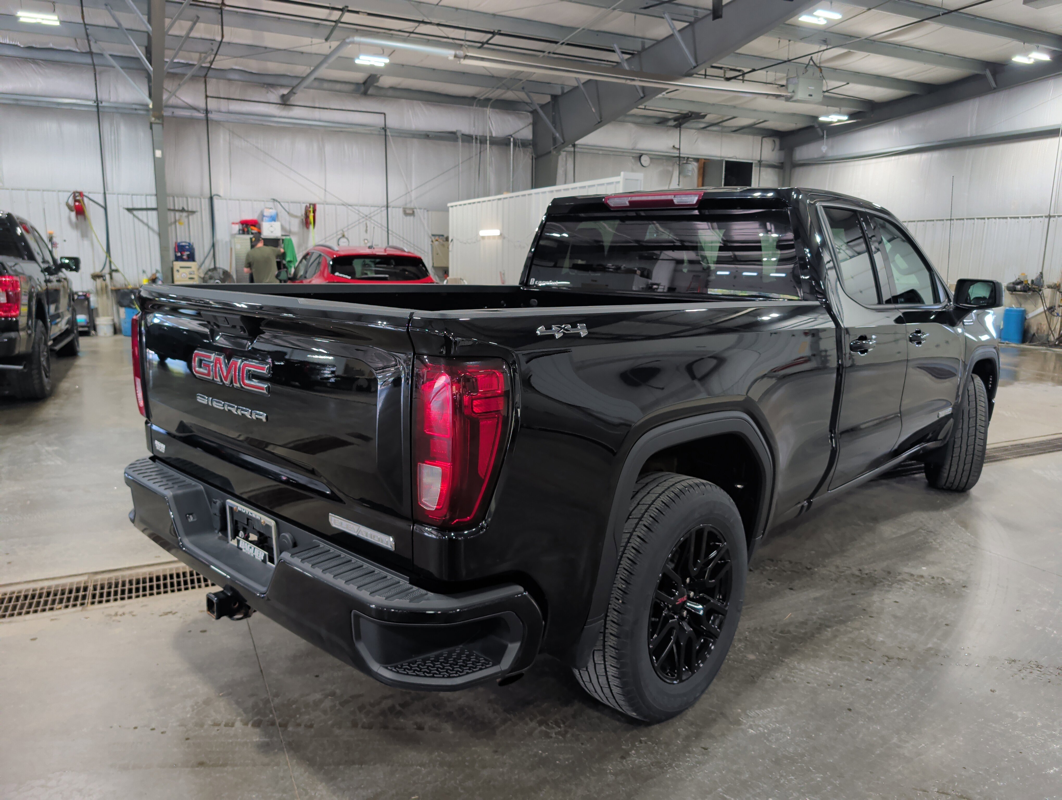 Used 2023 GMC Sierra 1500 Elevation AWD/4WD image 3