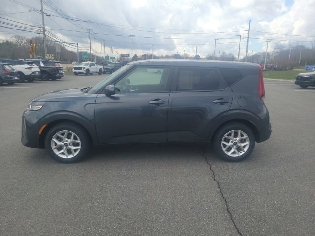 Used 2022 Kia Soul LX w/ Technology Package image 2