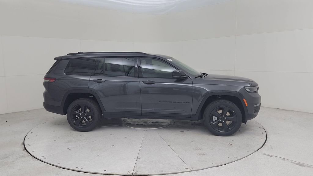 New 2025 Jeep Grand Cherokee L Limited w/ Black Appearance Package image 17