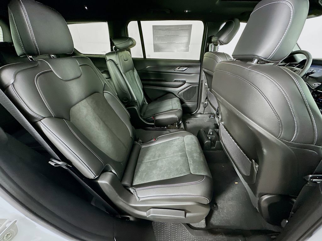 New 2025 Jeep Grand Cherokee L Altitude image 35