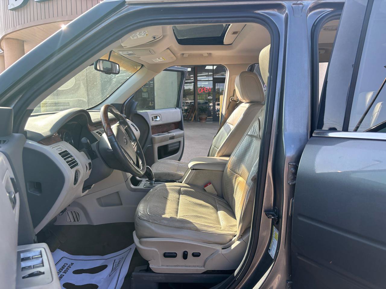 Used 2010 Ford Flex Limited FWD image 17