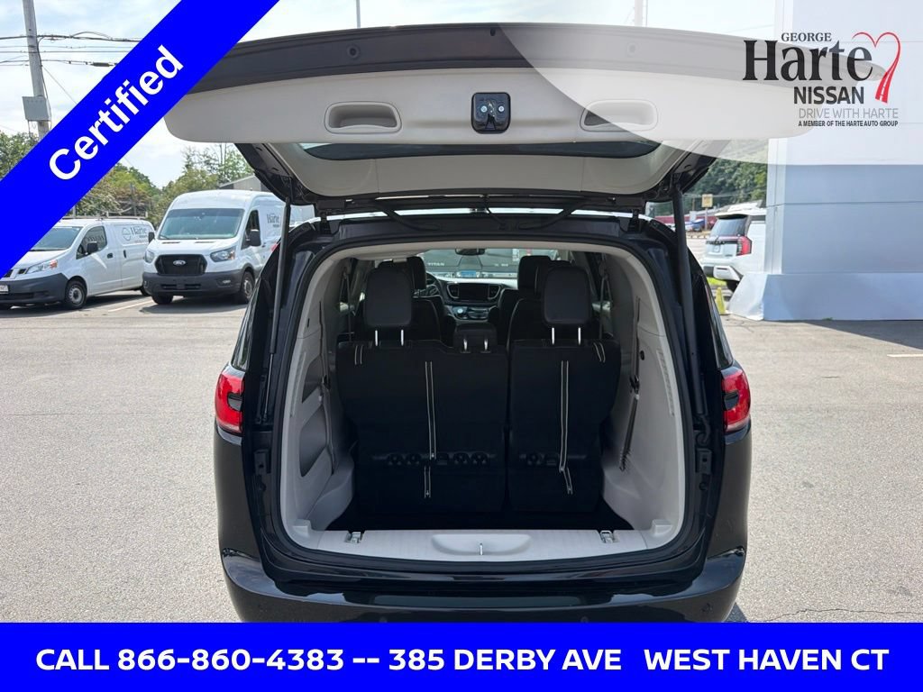 Used 2023 Chrysler Pacifica Touring-L FWD image 20