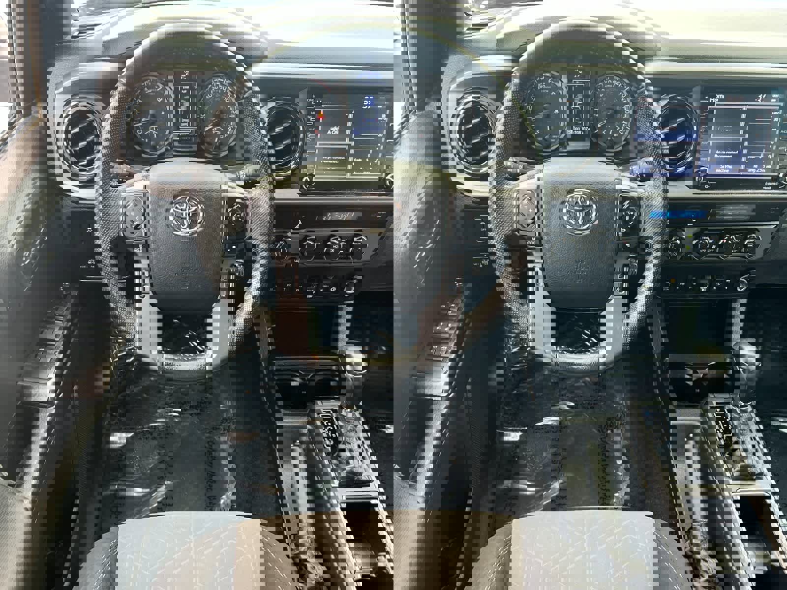 Used 2022 Toyota Tacoma TRD Off-Road image 15