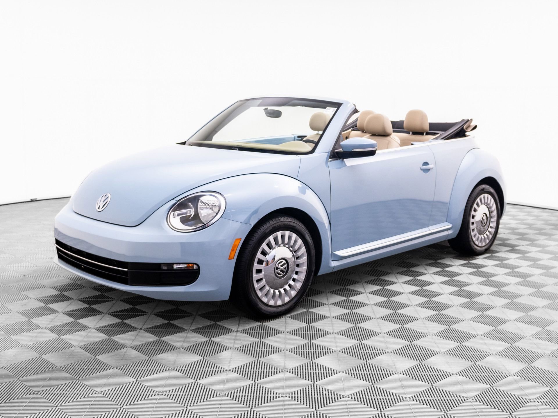Used 2013 Volkswagen Beetle 2.5 FWD image 1