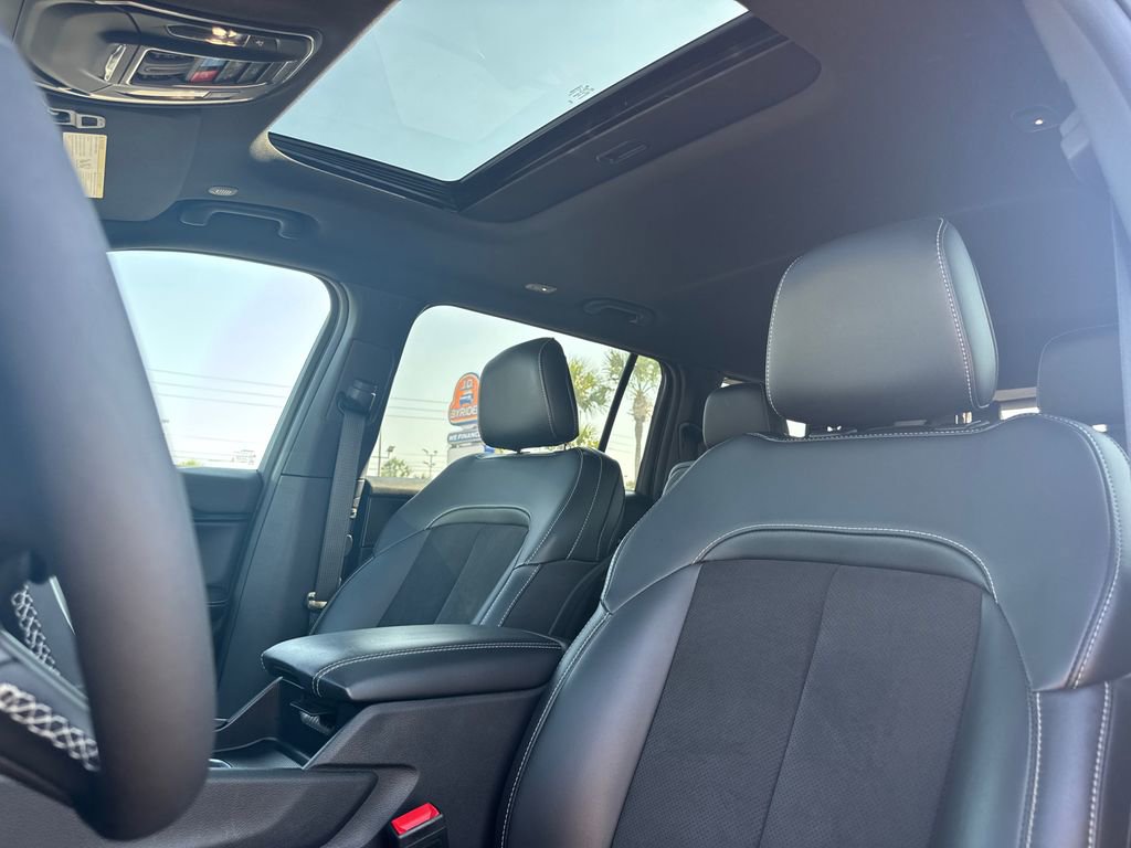 Used 2025 Jeep Grand Cherokee L Altitude AWD/4WD image 12