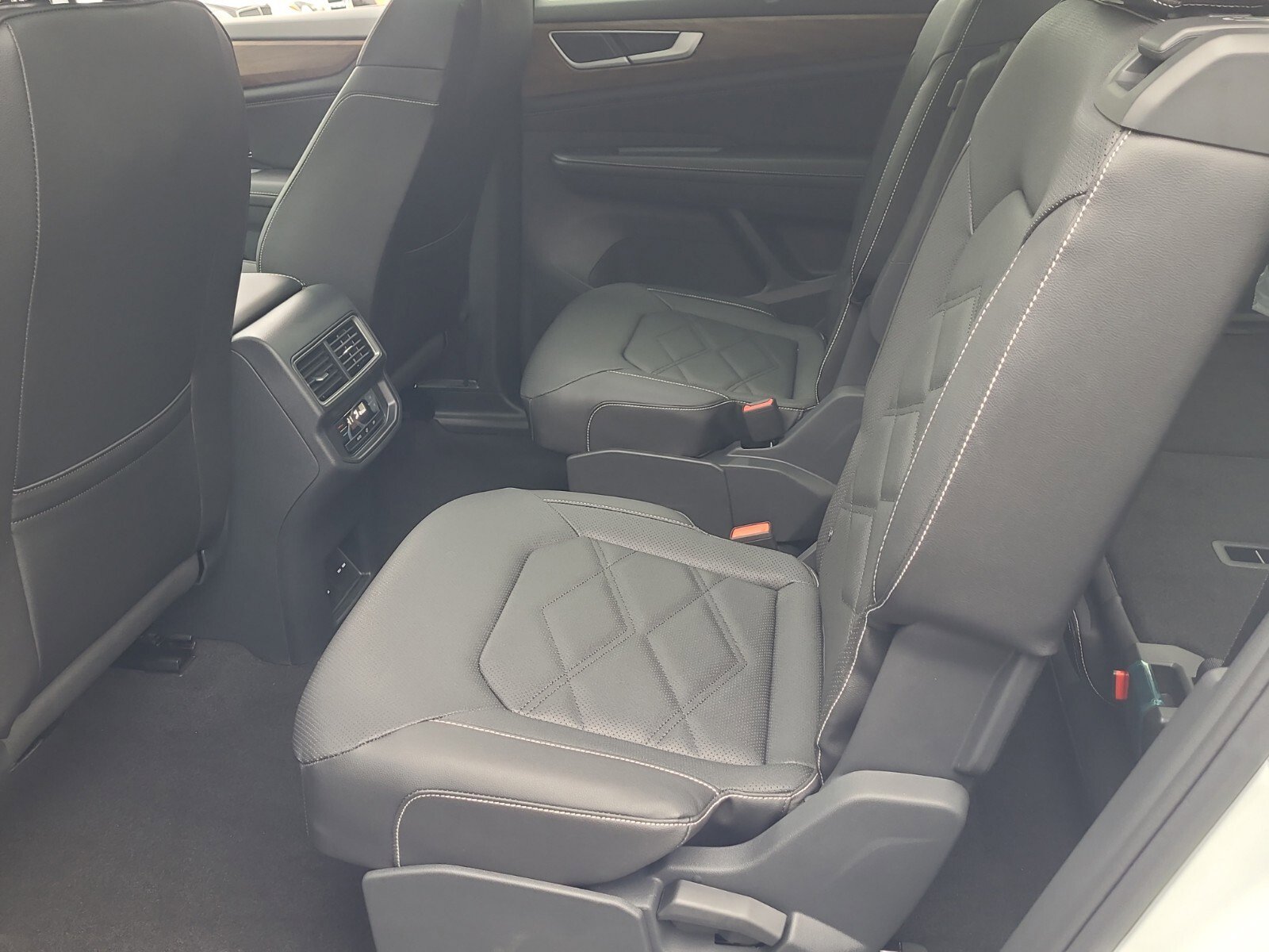 New 2026 Volkswagen Atlas SE image 9