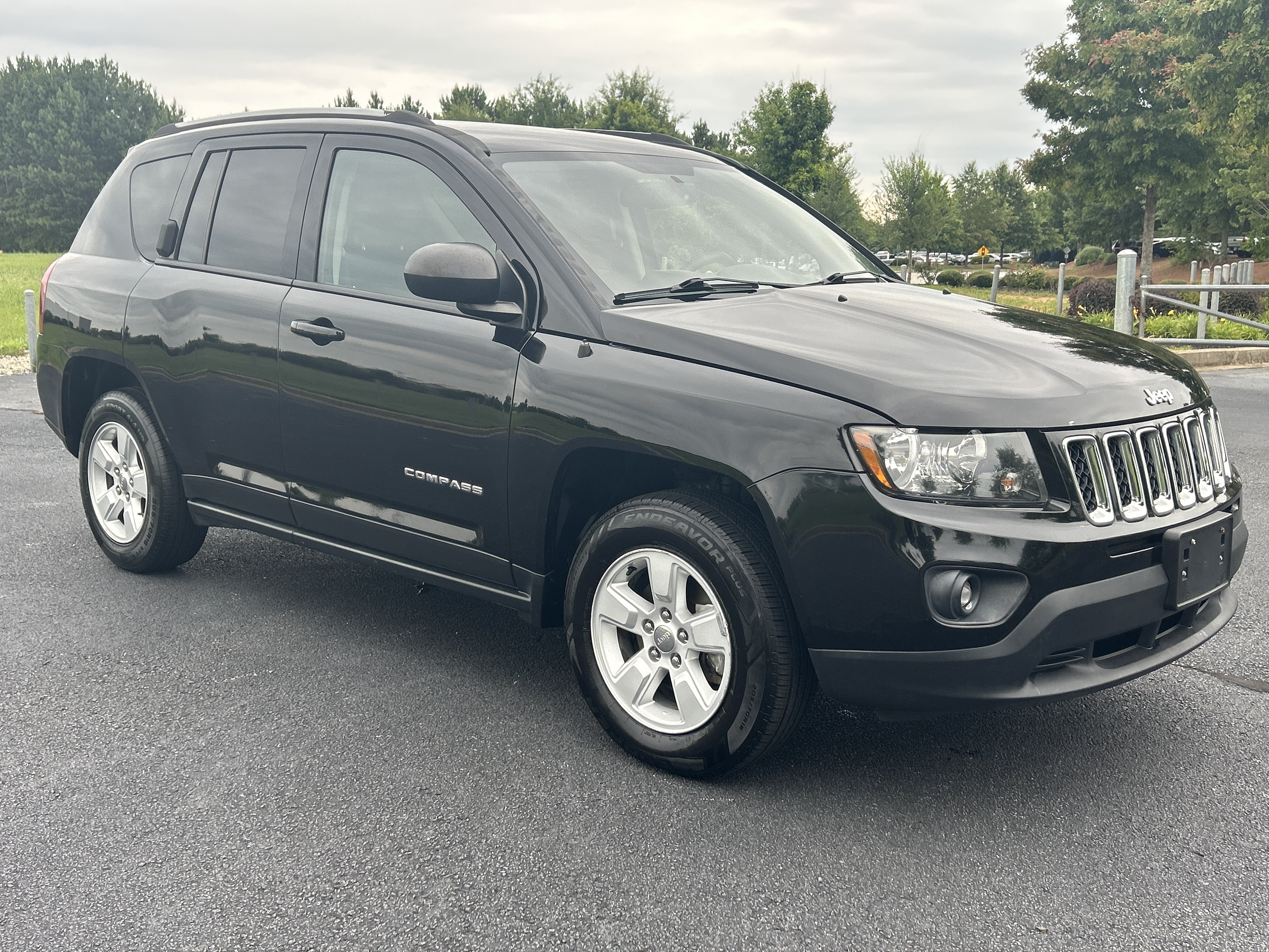 Used 2017 Jeep Compass Sport w/ Power Value Group FWD image 2