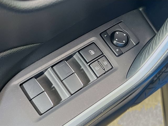 Used 2019 Toyota RAV4 XLE Premium FWD image 17