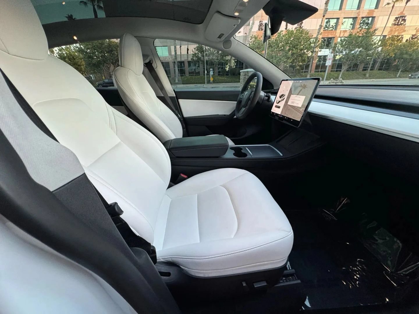 Used 2022 Tesla Model Y Performance AWD/4WD image 13