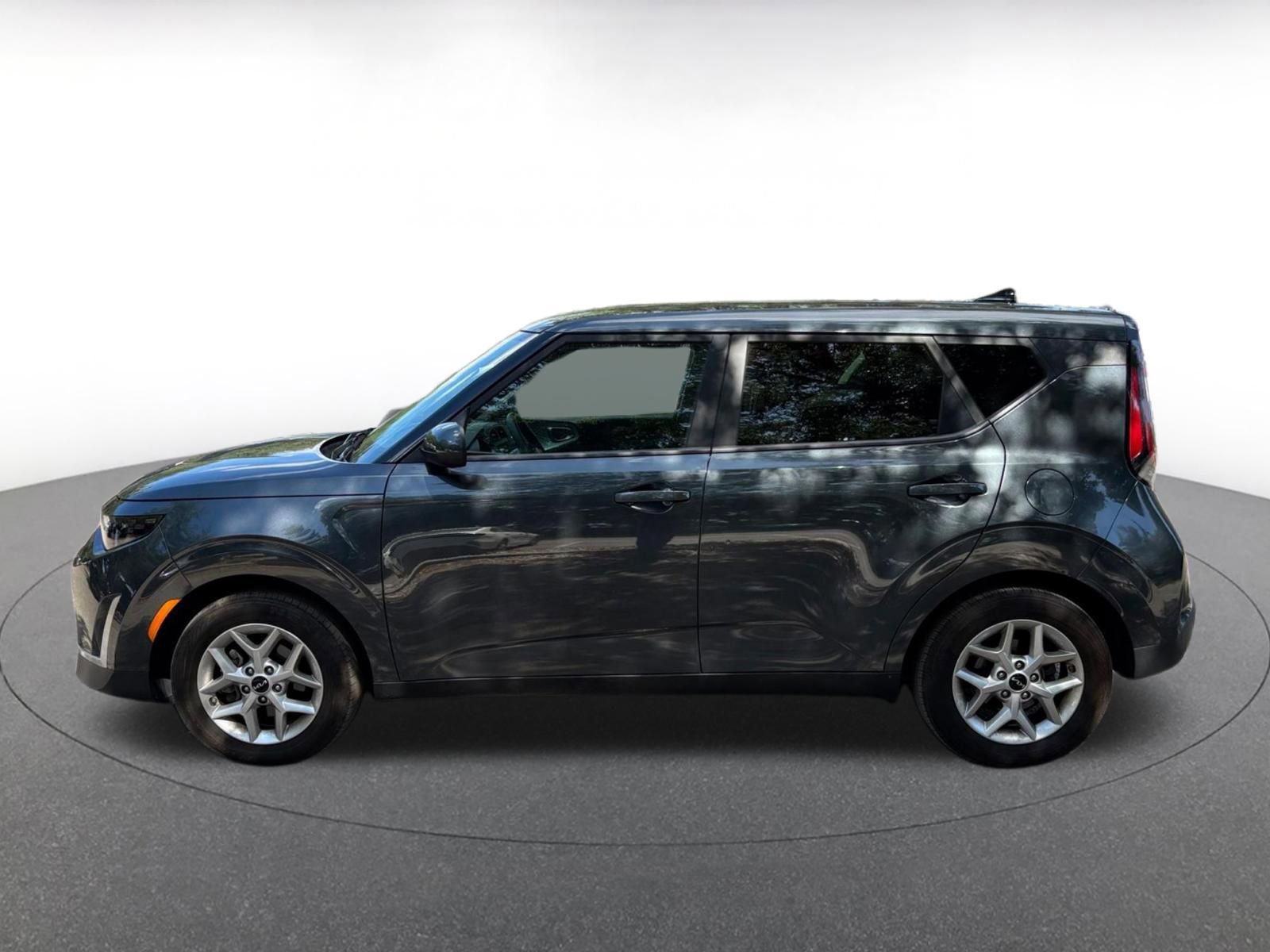 Used 2025 Kia Soul LX w/ LX Technology Package FWD image 4