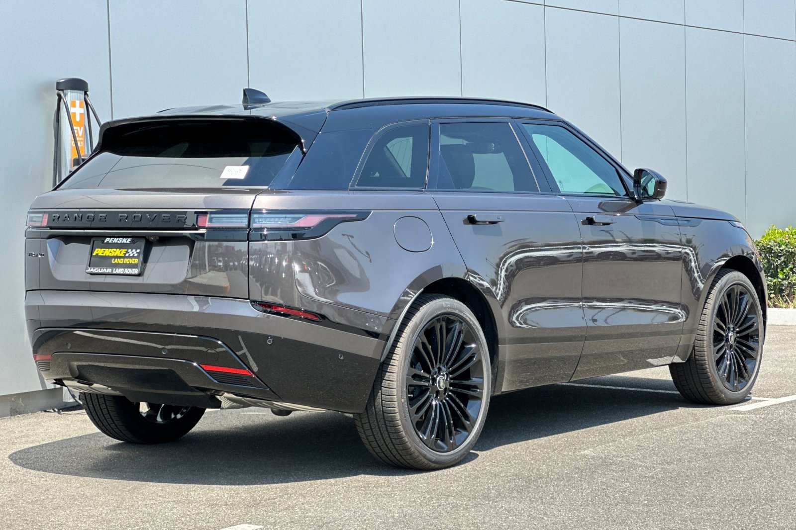 New 2026 Land Rover Range Rover Velar Dynamic SE image 5