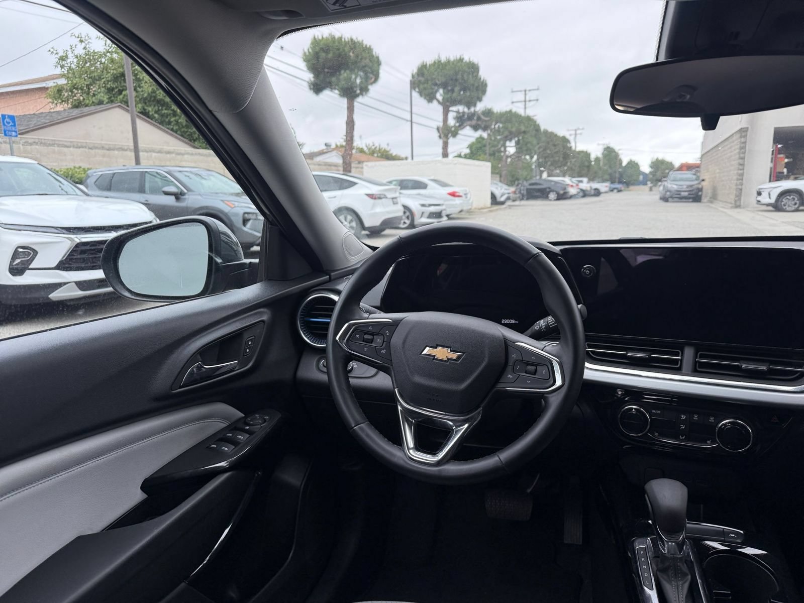 Used 2025 Chevrolet Trax LT w/ LT Convenience Package FWD image 31