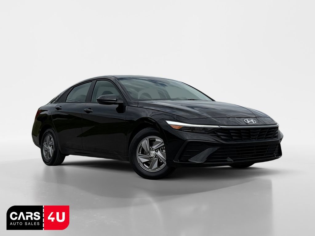 Used 2025 Hyundai Elantra SE w/ Cargo Package