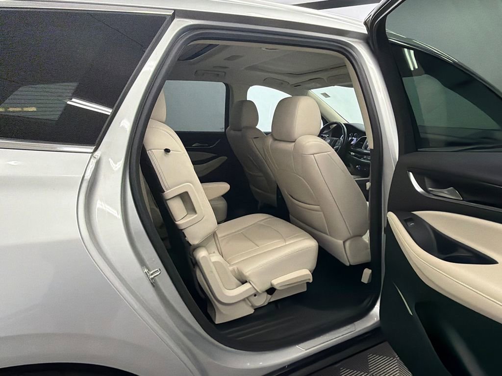 Used 2022 Buick Enclave Essence w/ Experience Buick Package FWD image 16