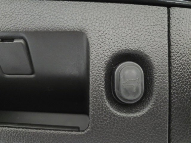 Used 2018 Chevrolet Tahoe LT w/ Luxury Package image 14