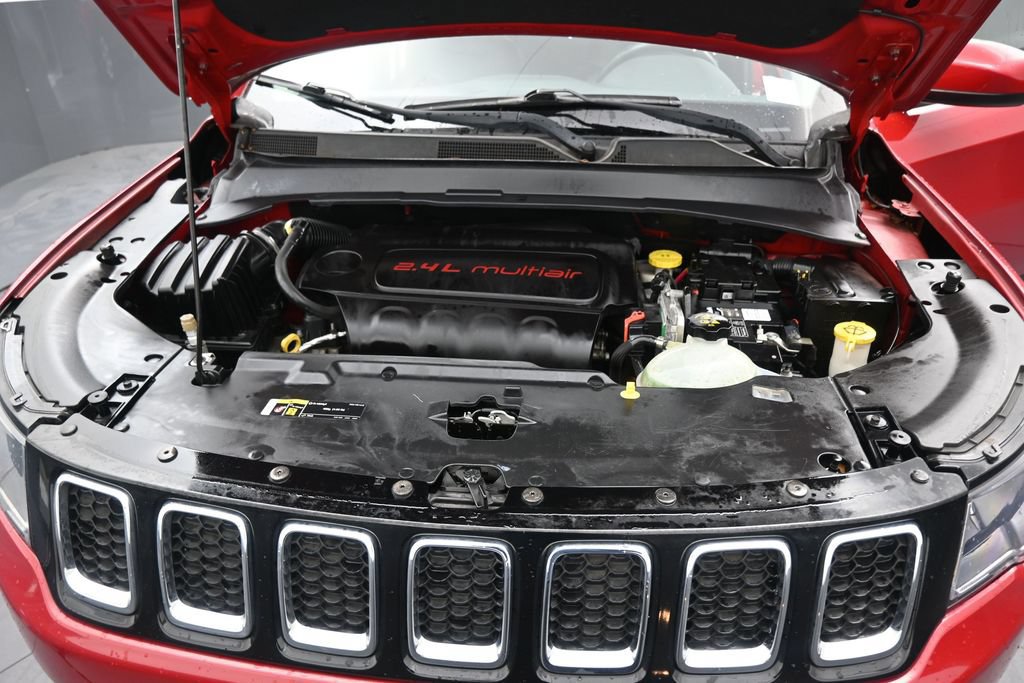 Used 2018 Jeep Compass Latitude FWD image 13