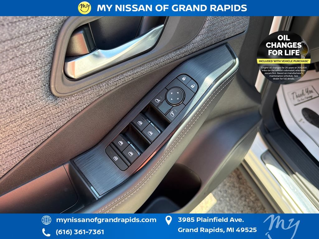Used 2023 Nissan Rogue SV AWD/4WD image 12