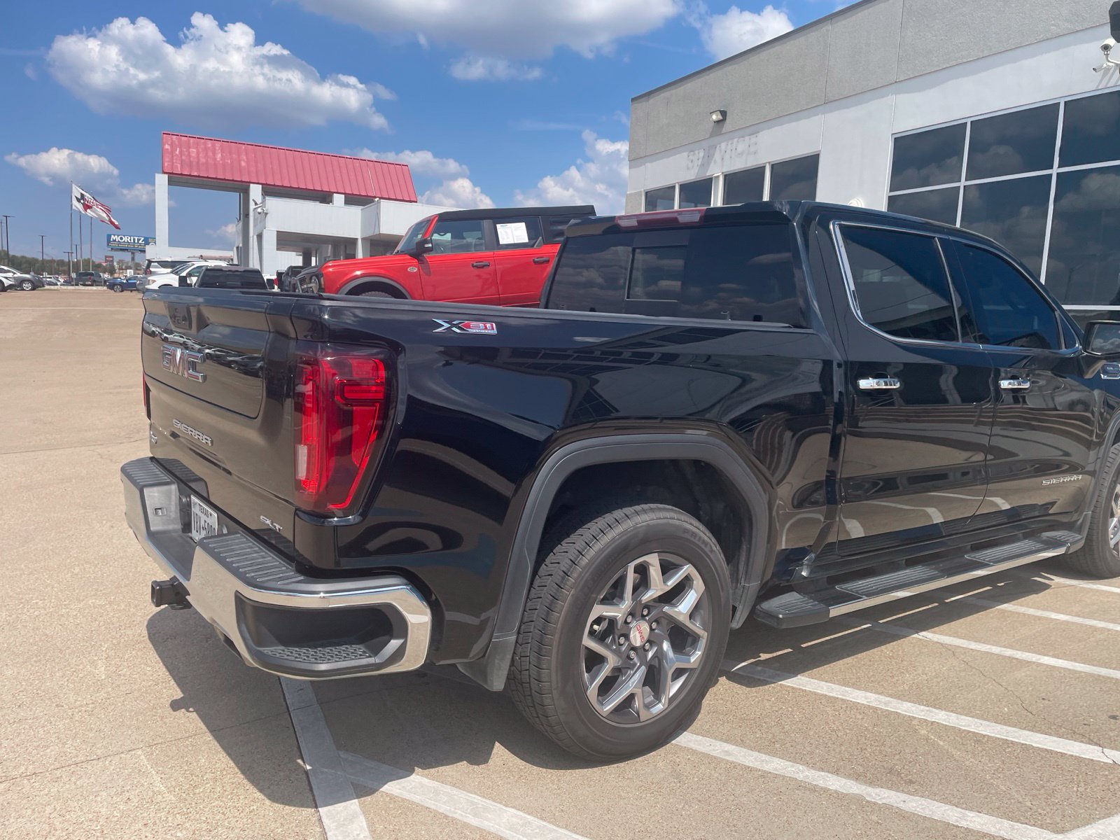 Used 2023 GMC Sierra 1500 SLT w/ SLT Premium Package AWD/4WD image 30
