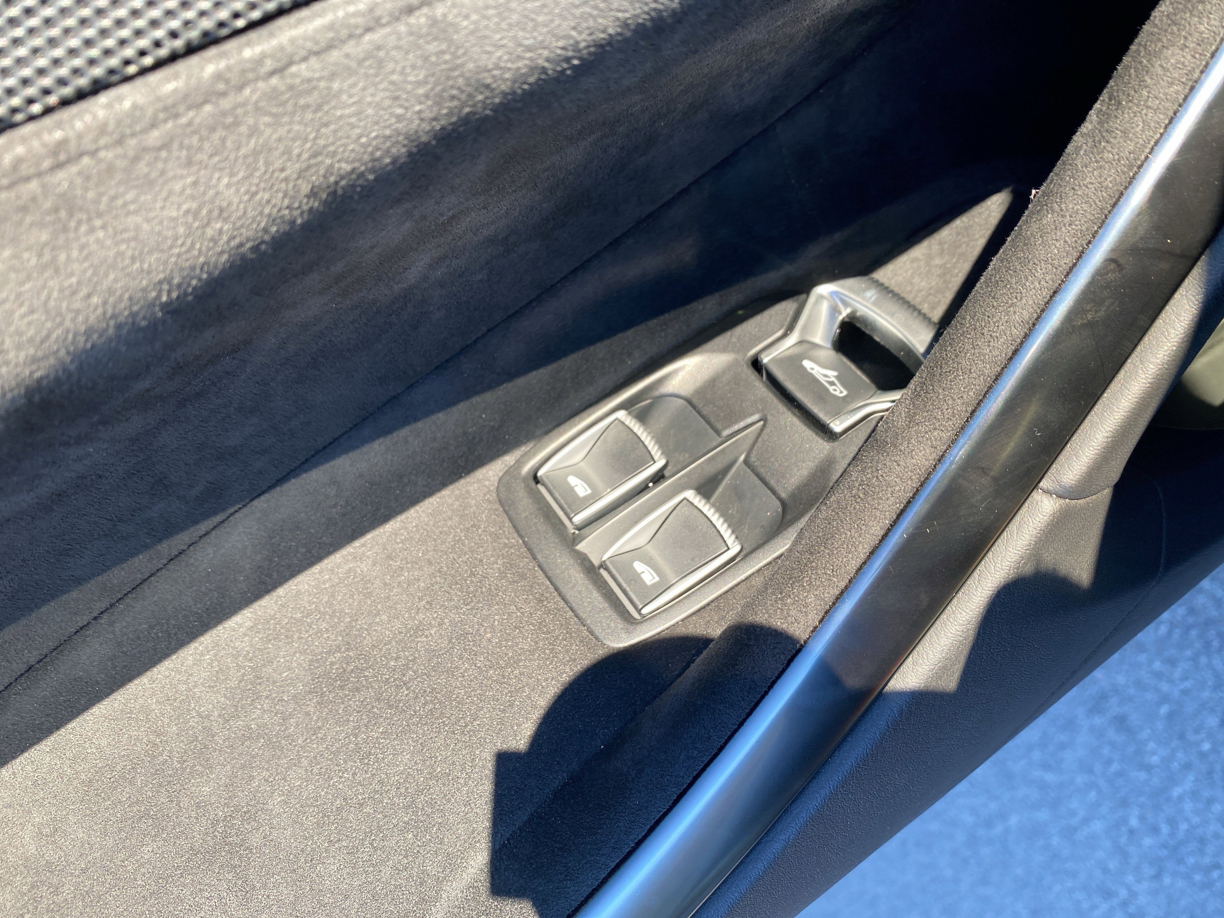 Used 2025 McLaren Artura Spider image 21