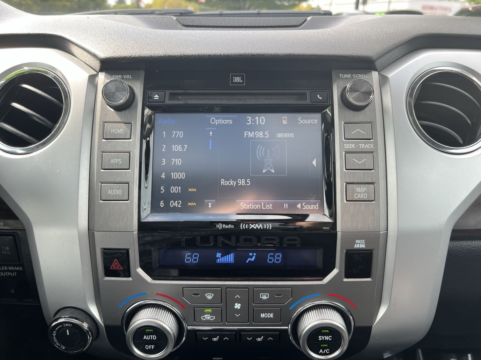 Used 2018 Toyota Tundra Limited w/ Limited Premium Package AWD/4WD image 18