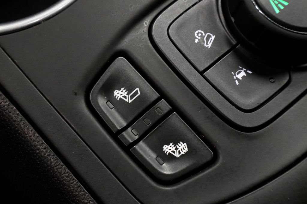 Used 2022 GMC Terrain SLE w/ Driver Convenience Package FWD image 5