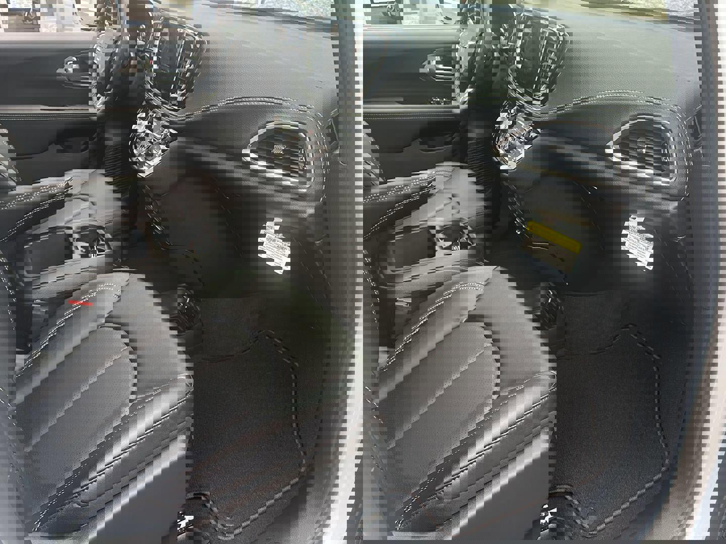 New 2026 Chrysler Pacifica Select image 5