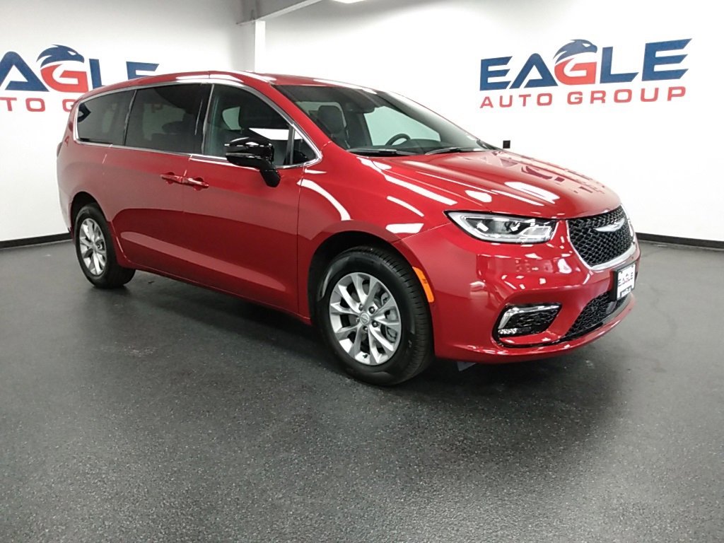 New 2025 Chrysler Pacifica Select