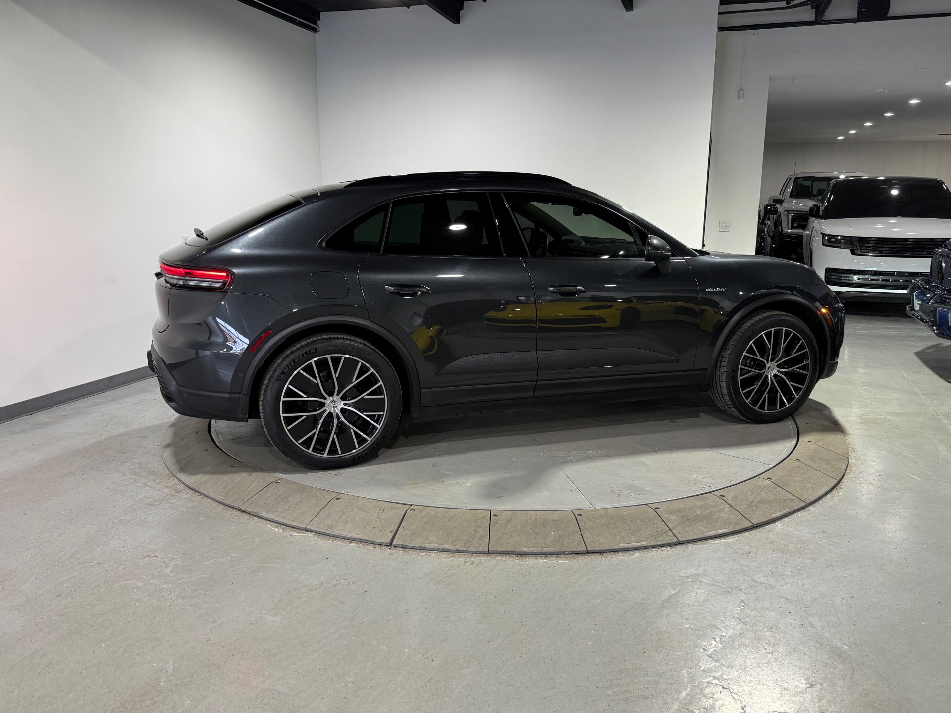 Used 2024 Porsche Macan 4 Electric w/ Premium Package image 19