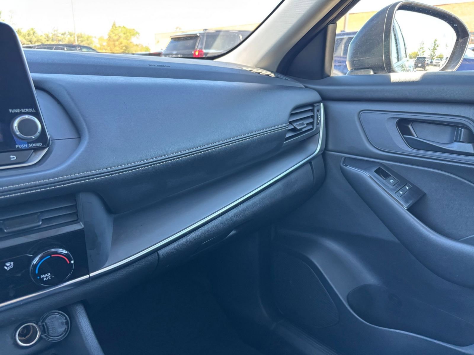 Used 2024 Nissan Rogue S AWD/4WD image 34