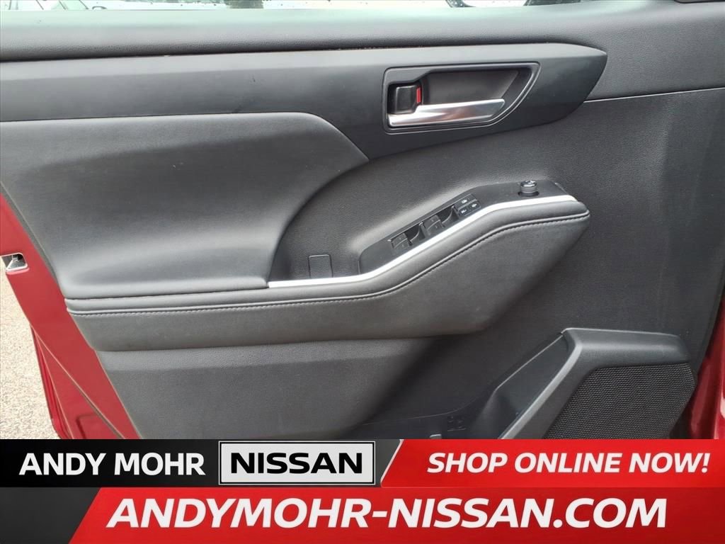 Used 2021 Toyota Highlander XLE image 11