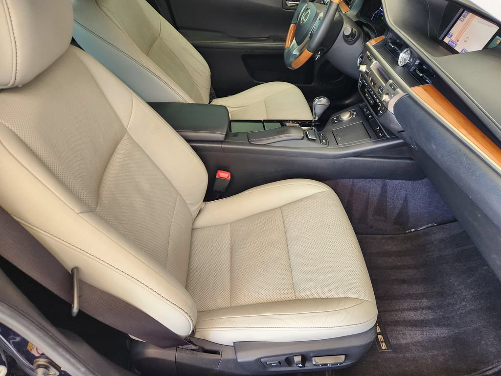 Used 2013 Lexus ES 300h w/ Luxury Pkg FWD image 14