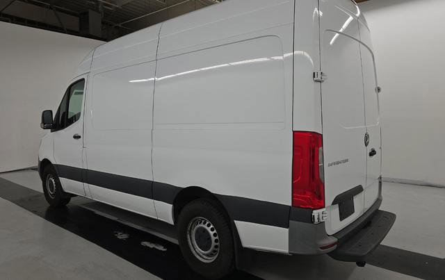 Used 2022 Mercedes-Benz Sprinter 2500 image 4