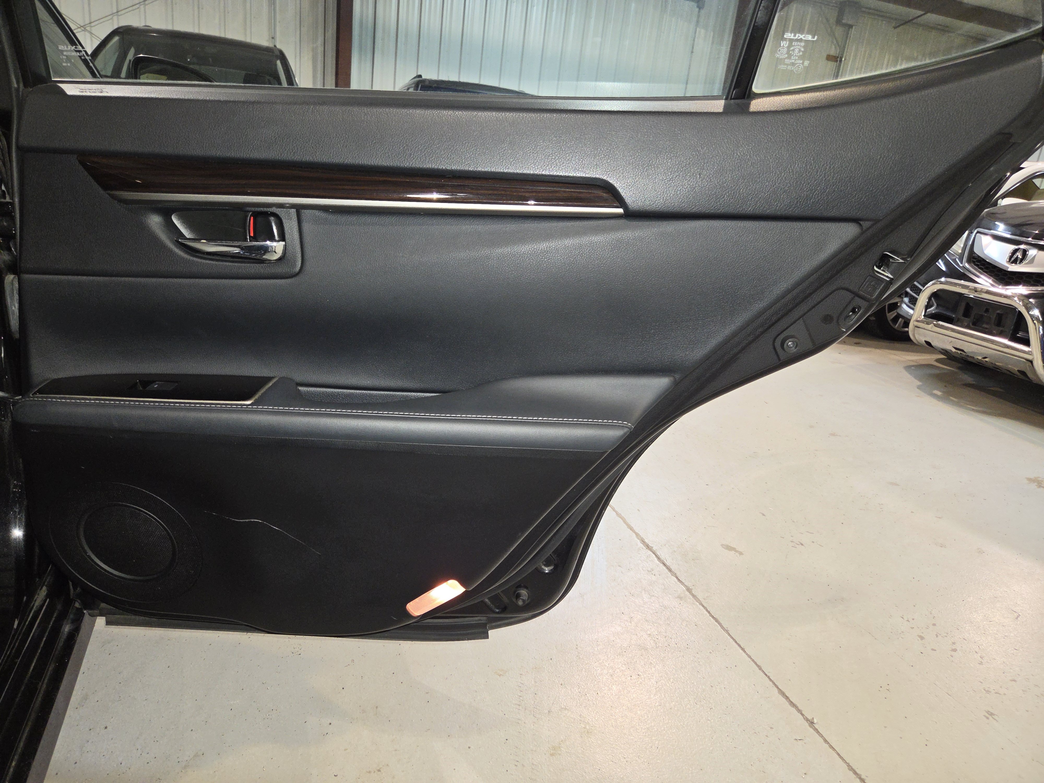 Used 2016 Lexus ES 350 w/ Premium Package w/Wood Trim FWD image 24
