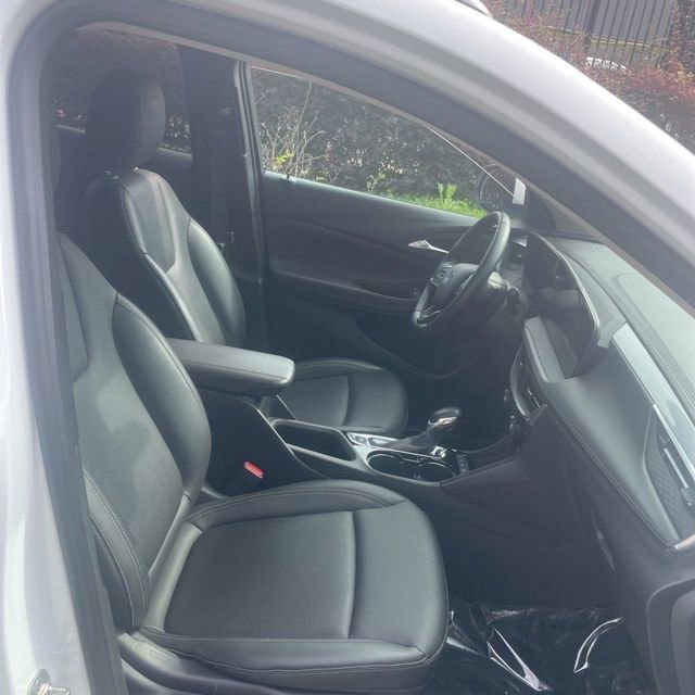 Used 2024 Buick Encore GX Sport Touring image 15