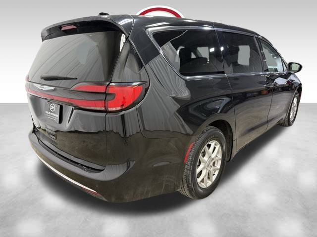 Used 2024 Chrysler Pacifica Touring-L image 12