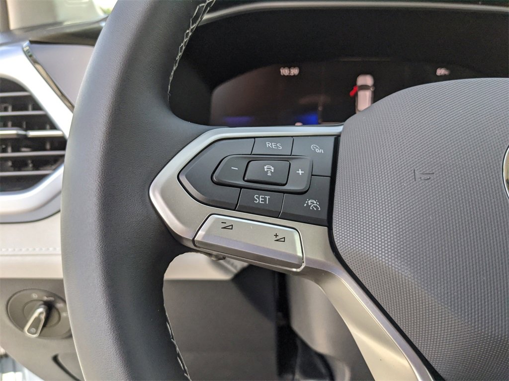 Used 2025 Volkswagen Taos SE image 35