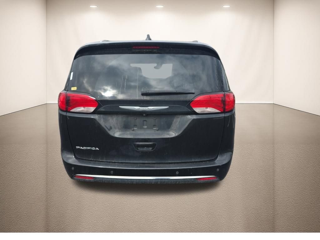 Used 2017 Chrysler Pacifica Touring-L Plus w/ Advanced Safetytec Group image 4