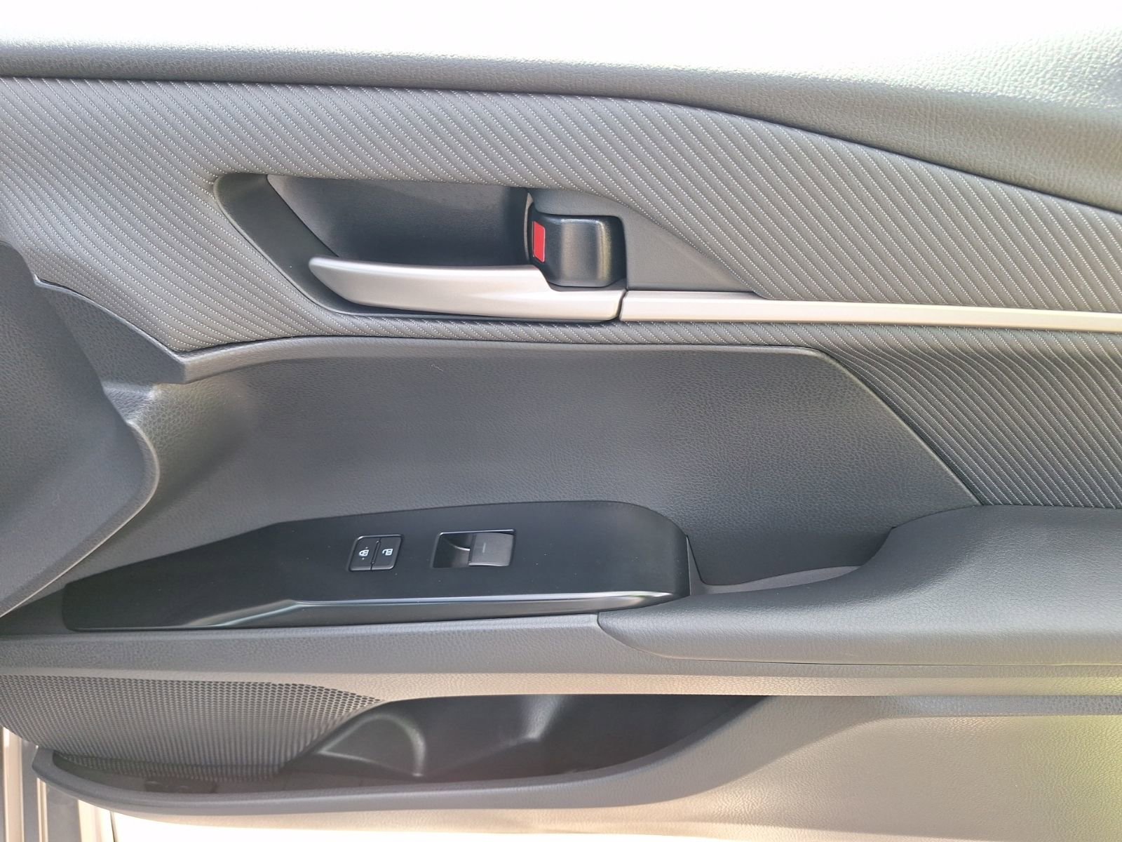 Used 2025 Toyota Camry SE w/ Convenience Package image 34