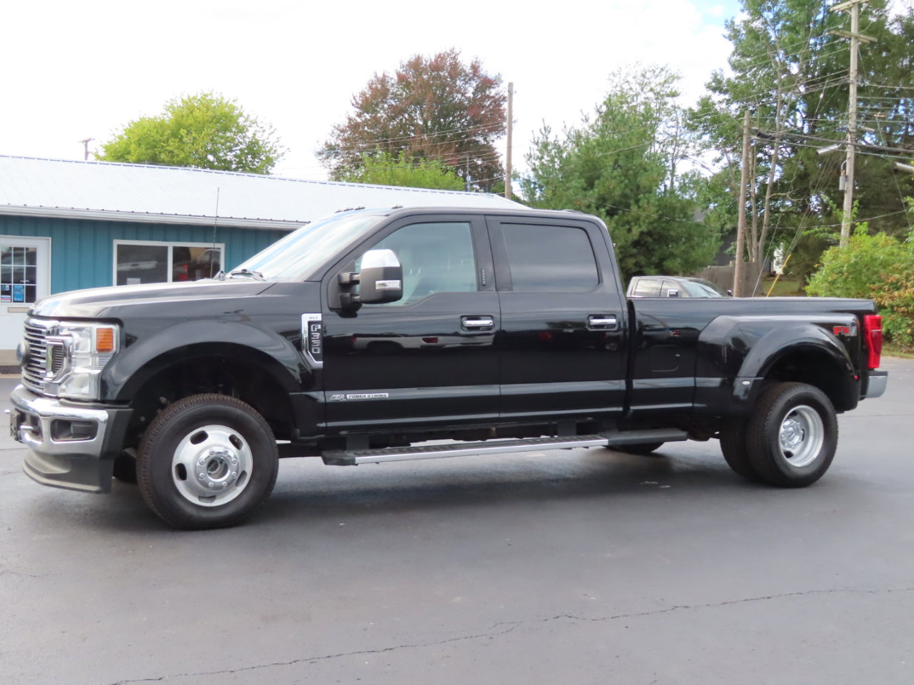 Used 2022 Ford F350 XLT w/ XLT Premium Package image 2