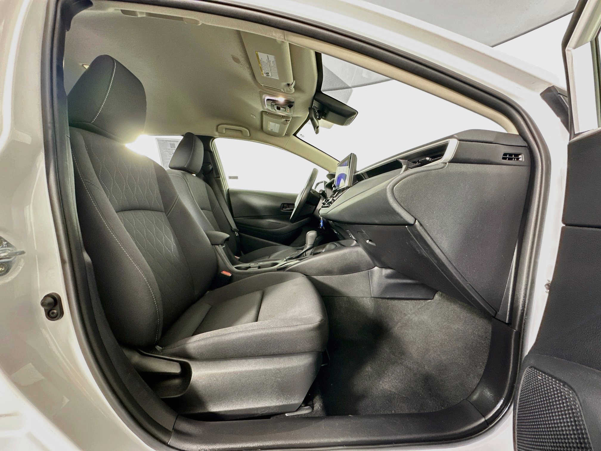 Used 2025 Toyota Corolla LE FWD image 29