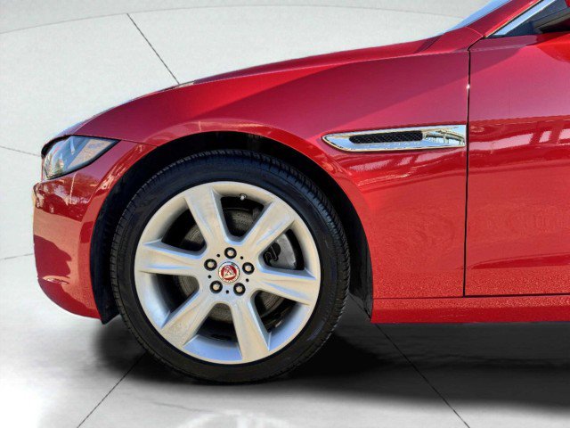 Used 2019 Jaguar XE Premium image 56