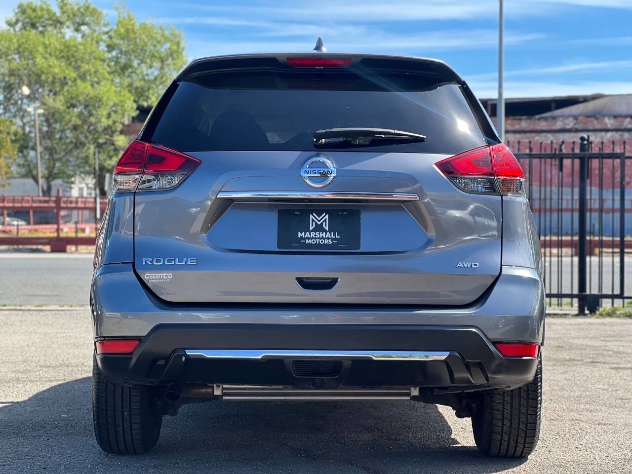 Used 2017 Nissan Rogue S image 5