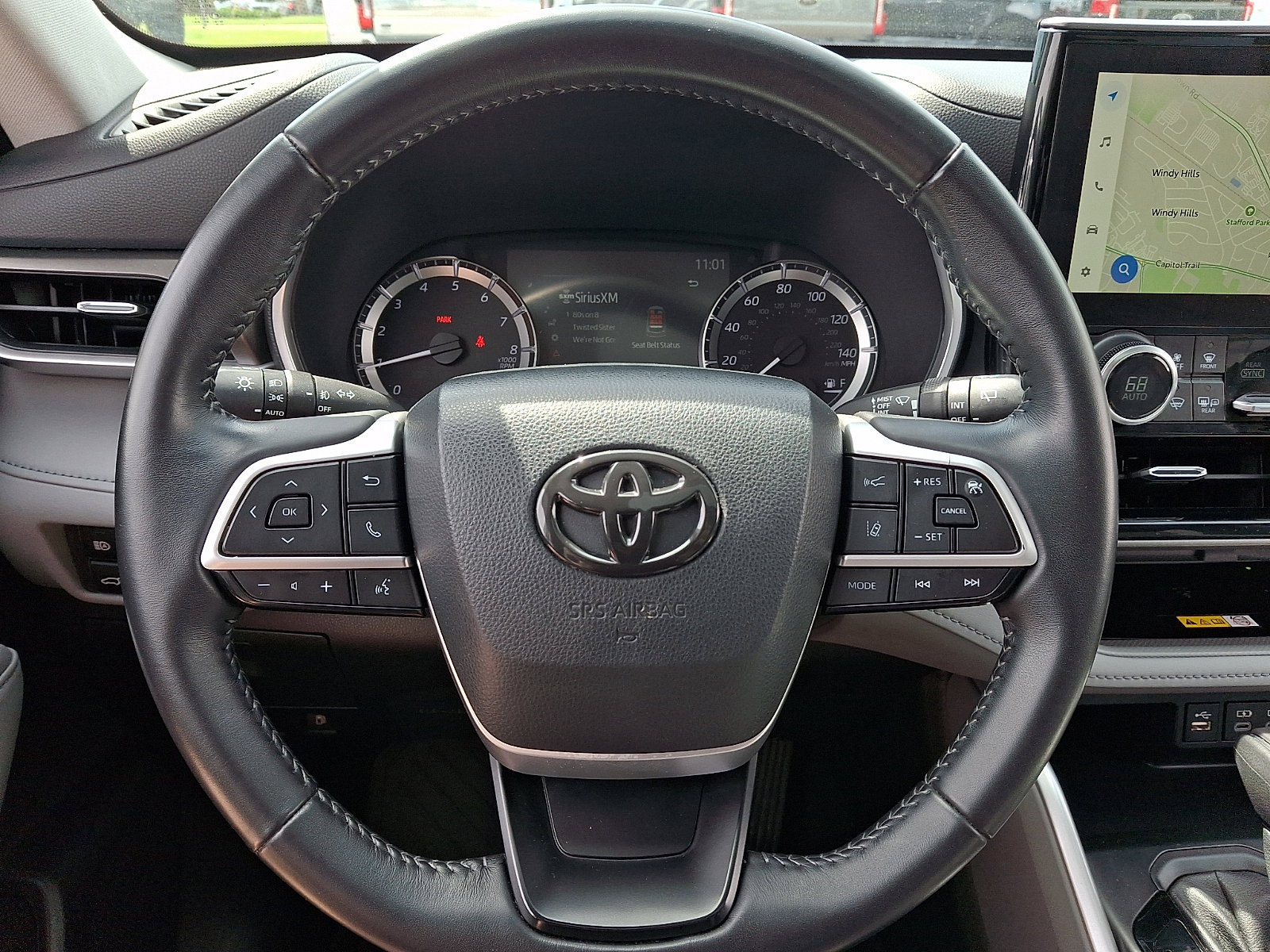 Used 2023 Toyota Highlander XLE FWD image 27