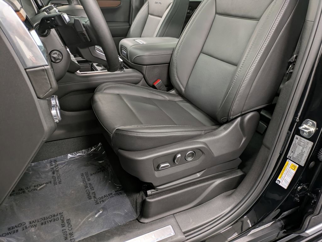 Used 2026 GMC Yukon XL Denali w/ Sun & Power Step Package AWD/4WD image 11