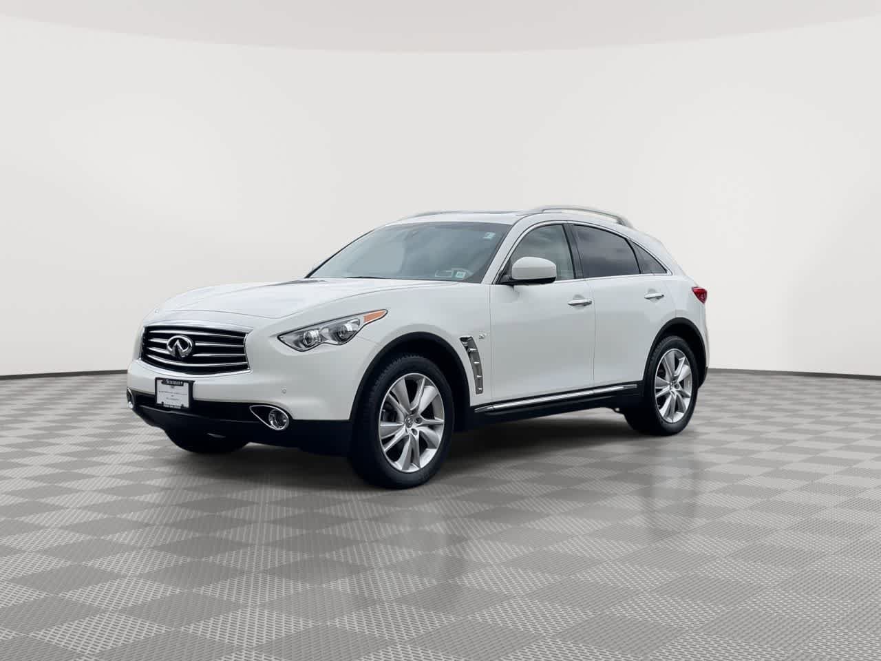 Used 2015 INFINITI QX70 AWD w/ Premium Package image 4