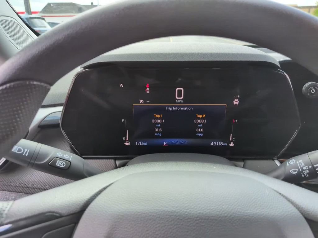 Used 2025 Chevrolet TrailBlazer LT FWD image 24