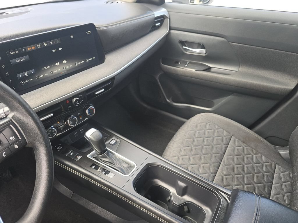 Used 2025 Nissan Kicks SV AWD/4WD image 27